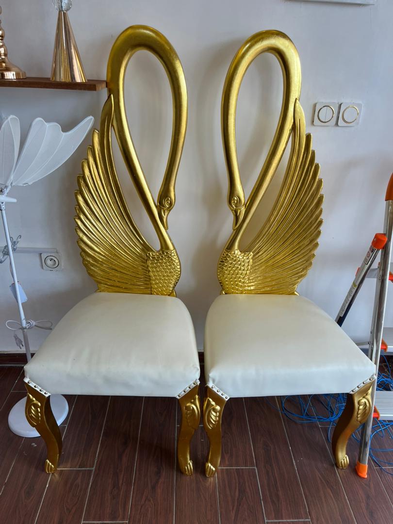 Chaise de tr�ne king en or sans bras, de luxe, en forme d�oiseau, blanche