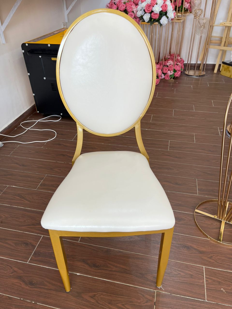 Chaise de banquet moderne � dossier haut Chaise de salle � manger empilable en acier inoxydable dor�